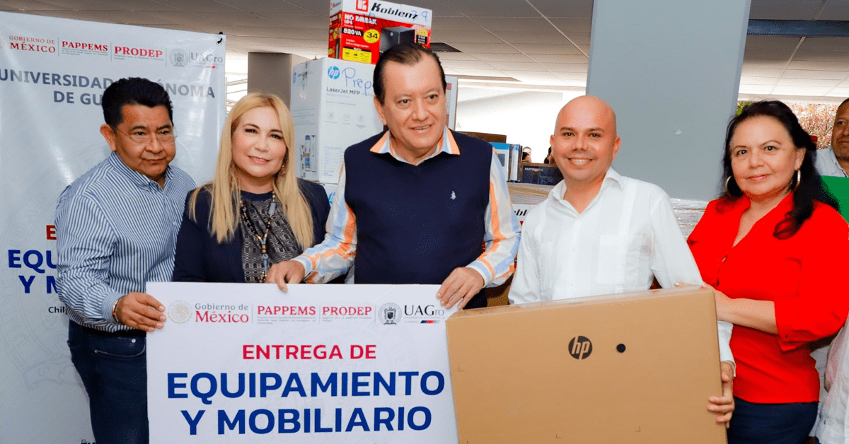 Entrega de equipamiento y apoyos para fortalecer la educación media ...